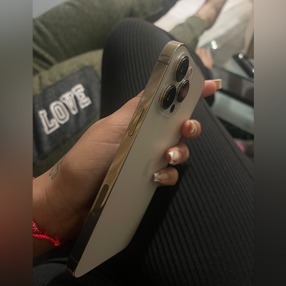 Iphone 13 pro max gold, unlocked. with 256GB and charger included - Picture 2 of 5